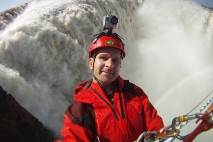 Waldemar Niclevicz, alpinista brasileiro, nasceu em Foz do Iguaçu, Terra das Cataratas.
