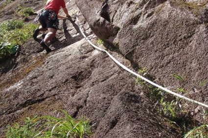 Waldemar Niclevicz na Última Terra de Malboro, Marumbi, PR. Foto de Erminio Gallati.