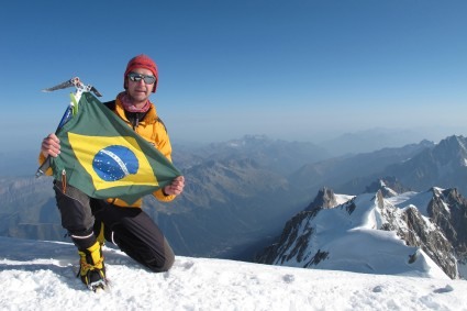 Waldemar Niclevicz no cume do Mont Blanc, em 2011.