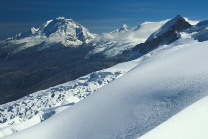 O Huascaran visto do Vallunaraju. Foto de Waldemar Niclevicz.