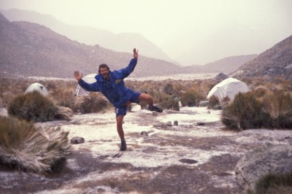 Waldemar Niclevicz no campo base do Pisco, em 1989.