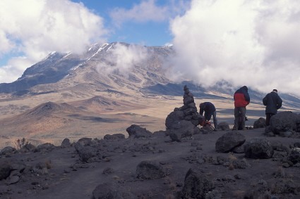 Acima dos 4.500m no Kilimanjaro. Foto de Waldemar Niclevicz.