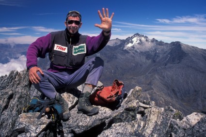 Waldemar Niclevicz no cume do El toro após finalizar as 5 Aquilas. Foto de Marco Cayuso.