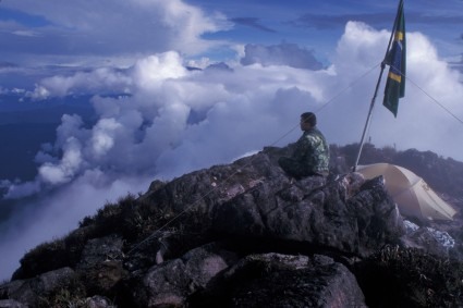 O cume do Pico da Neblina, ponto culminante do Brasil. Foto de Waldemar Niclevicz.