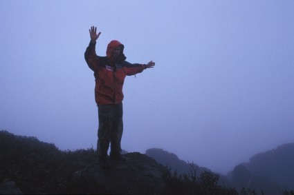 Waldemar Niclevicz no cume do Pico 31 de Março. Foto de Franzoni.