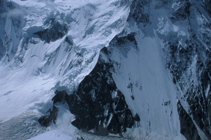 Logo acima do acampamento 3 (7.450m) do K2. Foto de Waldemar Niclevicz.