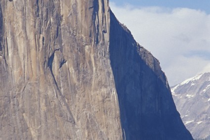 O El Capitan, a The Nose segue pelo sugestivo esporão no centro da foto. Foto de Waldemar Niclevicz.