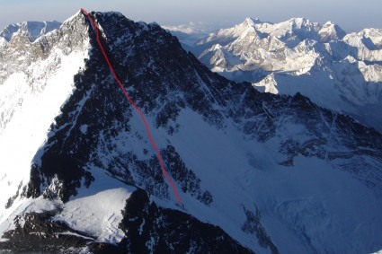 A rota da escalada do Lhotse, em junho de 2005, visto do Everest. Foto de Irivan Burda.