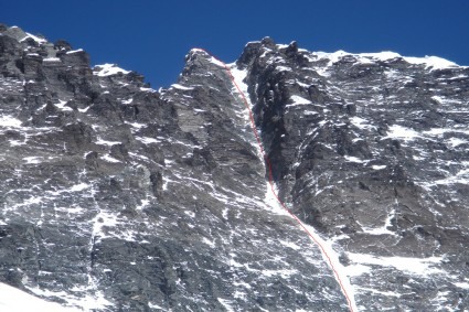 A rota de escalada do Lhotse, vista durante a escalada do Everest em 2005 (primavera). Foto de Waldemar Niclevicz.
