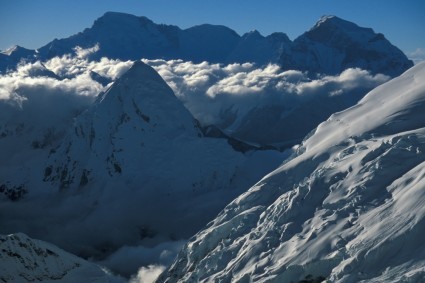 Pumori e Cho Oyo vistos do campo 3, situado no Flanco do Lhotse. Foto de Waldemar Niclevicz.