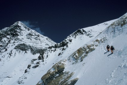 Prestes a cruzar a Franja Amarela, Flanco do Lhotse. Foto de Waldemar Niclevicz.