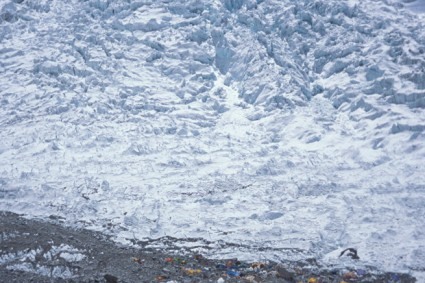 Acampamento-base e Cascata de Gelo do Everest. Foto de Waldemar Niclevicz.