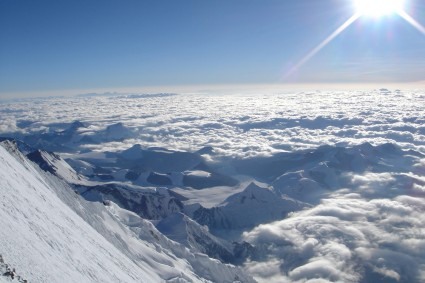 Amanhecer visto dos 8.600m do Everest. Foto de Irivan Burda.
