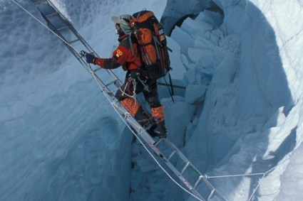 Irivan na Cascata de Gelo do Everest. Foto de Waldemar Niclevicz.