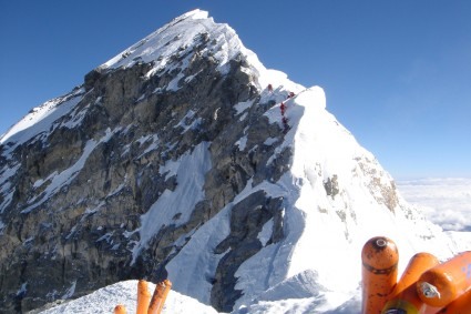 Do cume sul do Everest, vista para o cume principal. Foto de Irivan Burda.