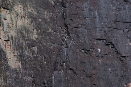 A falha onde está a chaminé do Salto Angel. Foto de Waldemar Niclevicz.