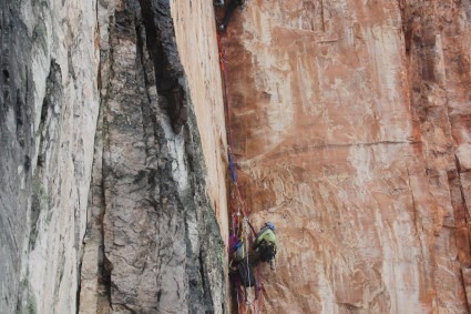 Ed e Val no Diedro Brasil, na Variante Brasileira do Salto Angel. Foto de Waldemar Niclevicz.