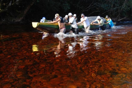 Subindo o rio Churun, parte baixa, rumo ao Salto Angel. Foto de Waldemar Niclevicz.