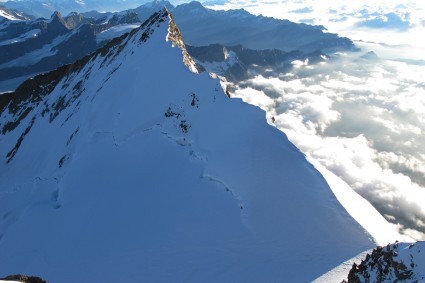 A Punta Nordend, vista da Punta Dufour, Monte Rosa. Foto de Waldemar Niclevicz.