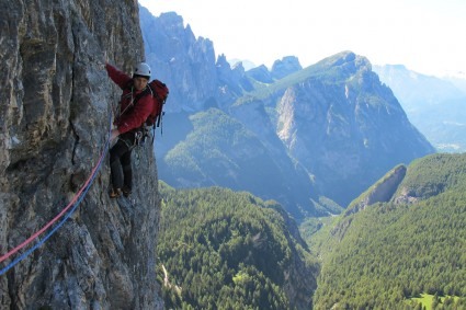 Eiki Higaki escalando a Torre Venezia, Civeta. Foto de Waldemar Niclevicz.