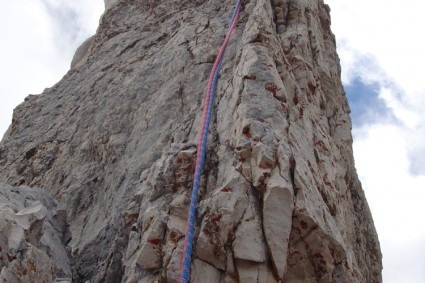 Waldemar Niclevicz na parte superior da Torre Delago. Foto de Eiki Higaki.