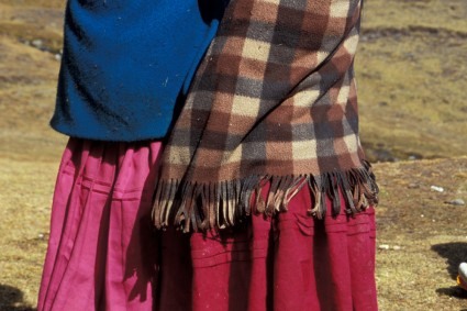 Crianças em Apolobamba, Bolívia. Foto de Waldemar Niclevicz.