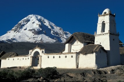Igreja em Tomarapi, Parque Nacional Sajama, Bolívia. Foto de Waldemar Niclevicz.