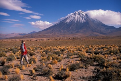 O Vulcão Lincancabur, situado no sul da Bolívia, fronteira com o Chile. Foto de Waldemar Niclevicz.