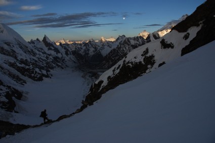 Entardecer no Passo Gondogoro, Paquistão. Foto de Waldemar Niclevicz.