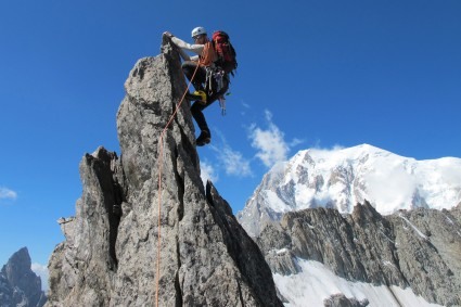 Waldemar Niclevicz nos Alpes Europeus, Mont Blanc ao fundo. Foto de Michella.