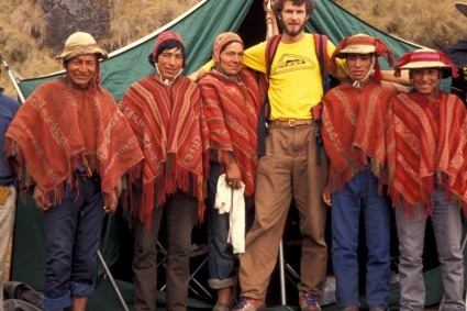 Waldemar Niclevicz com Wayruros, em 1989, Caminho Inca a Machu Picchu.