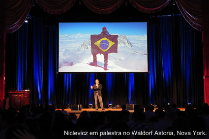 Waldemar Niclevicz em palestra em Nova Iorque, Waldorf Astoria 4