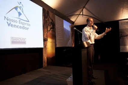 Waldemar Niclevicz em palestra para a Sandvik, em 2012.