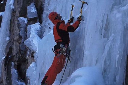Waldemar Niclevicz escalando na Itália. Foto de Abele Blanc.