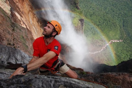 Waldemar Niclevicz no Salto Angel, em 2011, Venezuela. Foto de José Luiz Hartmann.