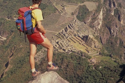 Waldemar Niclevicz no alto do Huayna Picchu, Machu Picchu, Peru, em 1990.