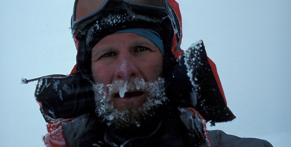 10 Waldemar Niclevicz durante a escalada do K2, em 1998