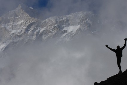 24 Saudação ao Makalu, Nepal. Foto de Niclevicz