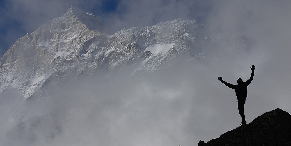 24 Saudação ao Makalu, Nepal. Foto de Niclevicz