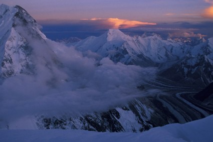27 Entardecer visto dos 7.450m do K2. Foto de Niclevicz