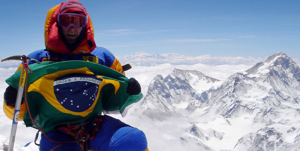 30 Waldemar Niclevicz no cume do Everest, em 2005
