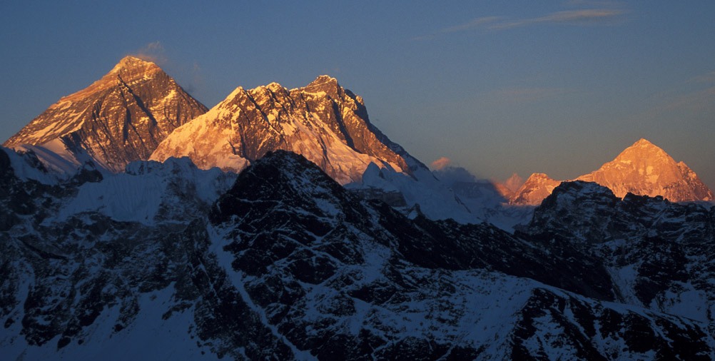 35 Everest, Lhotse e Makalu, visto do Pico Gokyo, Nepal. Foto de Niclevicz