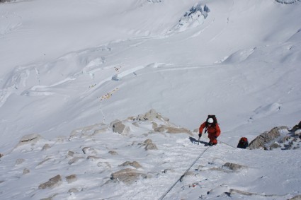 A 7.100m, rumo ao Makalu La, em 2008. Foto de Waldemar Niclevicz.