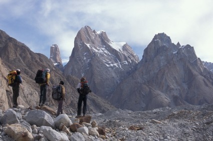 A Trango Tower e logo a sua direita a Grande Trango. Foto de Waldemar Niclevicz.