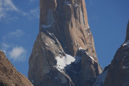 A Trango Tower, vista do Glaciar Trango. Foto de WN