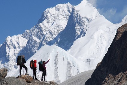 A caminho do Makalu, contemplado a imponência do Lhotse. Foto de Waldemar Niclevicz.