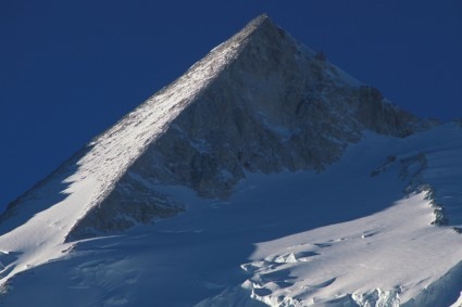 A pirâmide superior do Gasherbrum. Foto de Waldemar Niclevicz.