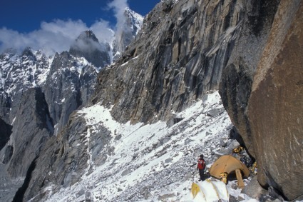 Acampamento 1 (4.900m) da Trango Tower. Foto de Waldemar Niclevicz.