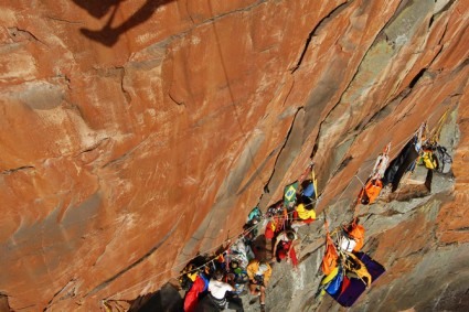 Acampamento suspenso durante a escalada do Salto Angel, Venezuela. Foto de Waldemar Niclevicz