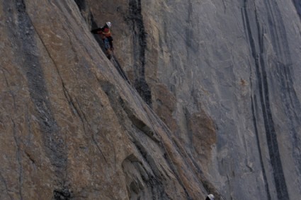 Ainda no começo, Marcelo e Irivan no segundo esticão da Trango Tower. Foto de WN
